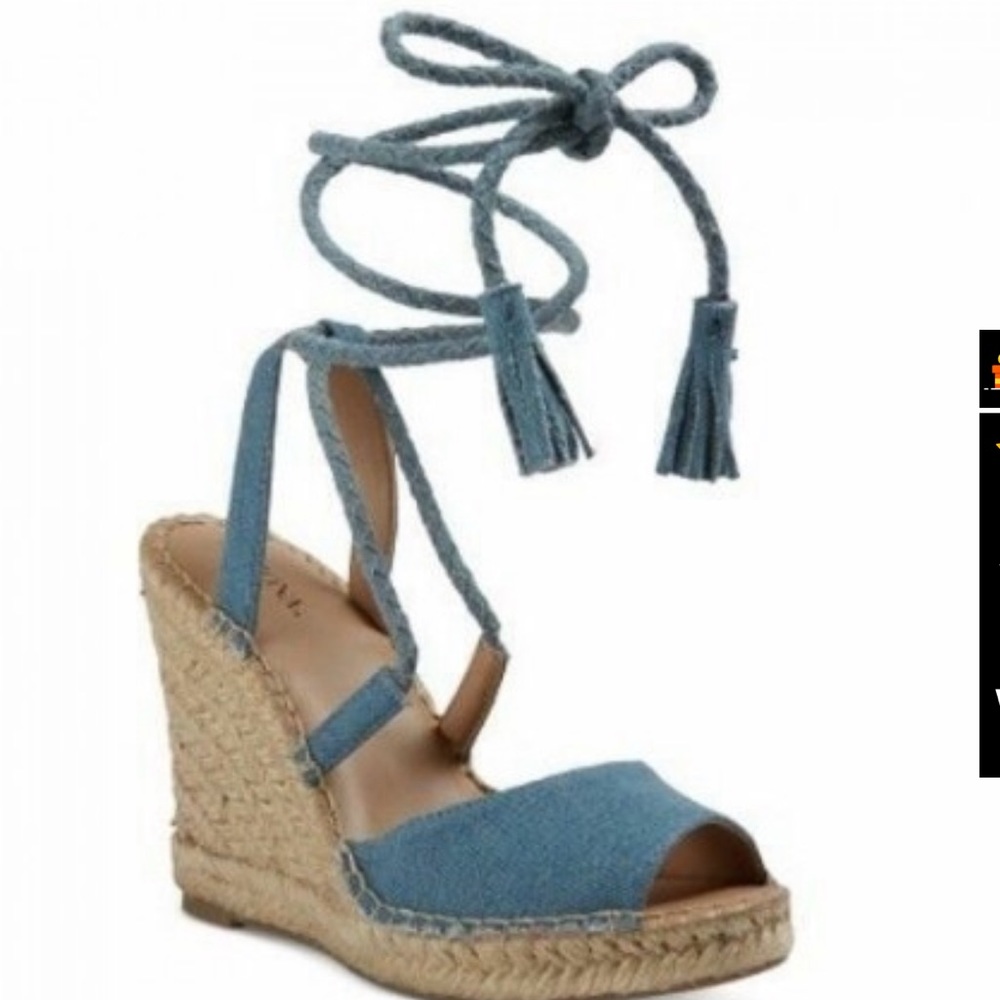 NWT size 9 lace up denim wedges